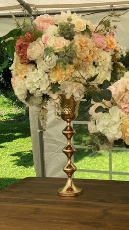 24 Trumpet Vase With Flowers