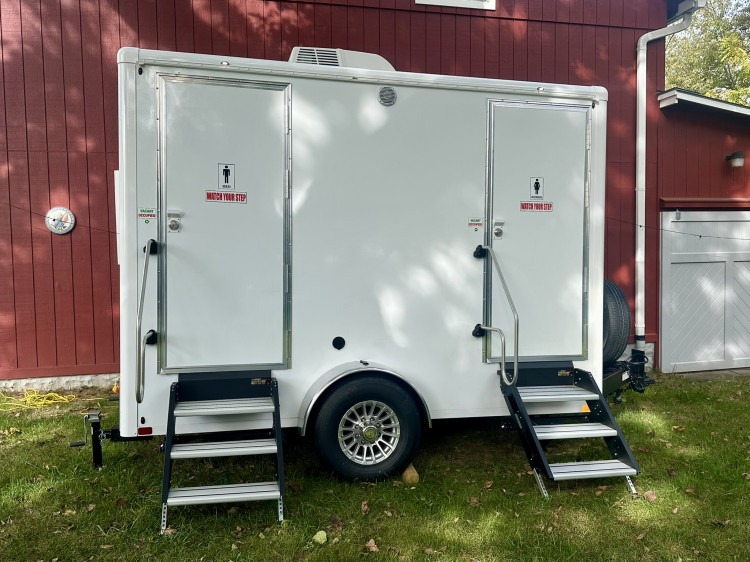 Luxury Restroom Trailer Luxury Restroom Trailer